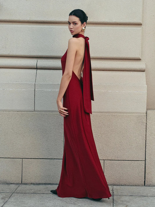Vestido largo de mujer rojo de espalda descubierta con lazo largo
