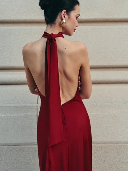Vestido largo de mujer rojo de espalda descubierta con lazo largo