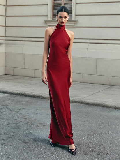 Vestido largo de mujer rojo de espalda descubierta con lazo largo