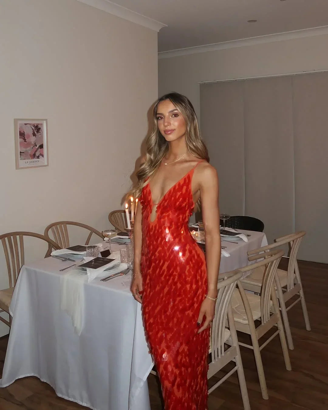 Vestido largo mujer rojo con lentejuelas y tirantes finos de fiesta
