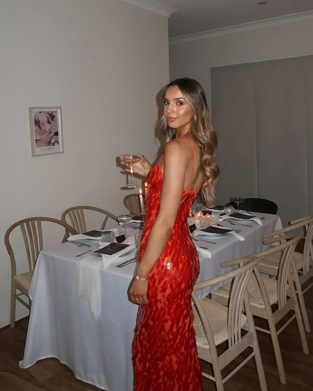 Vestido largo mujer rojo con lentejuelas y tirantes finos de fiesta