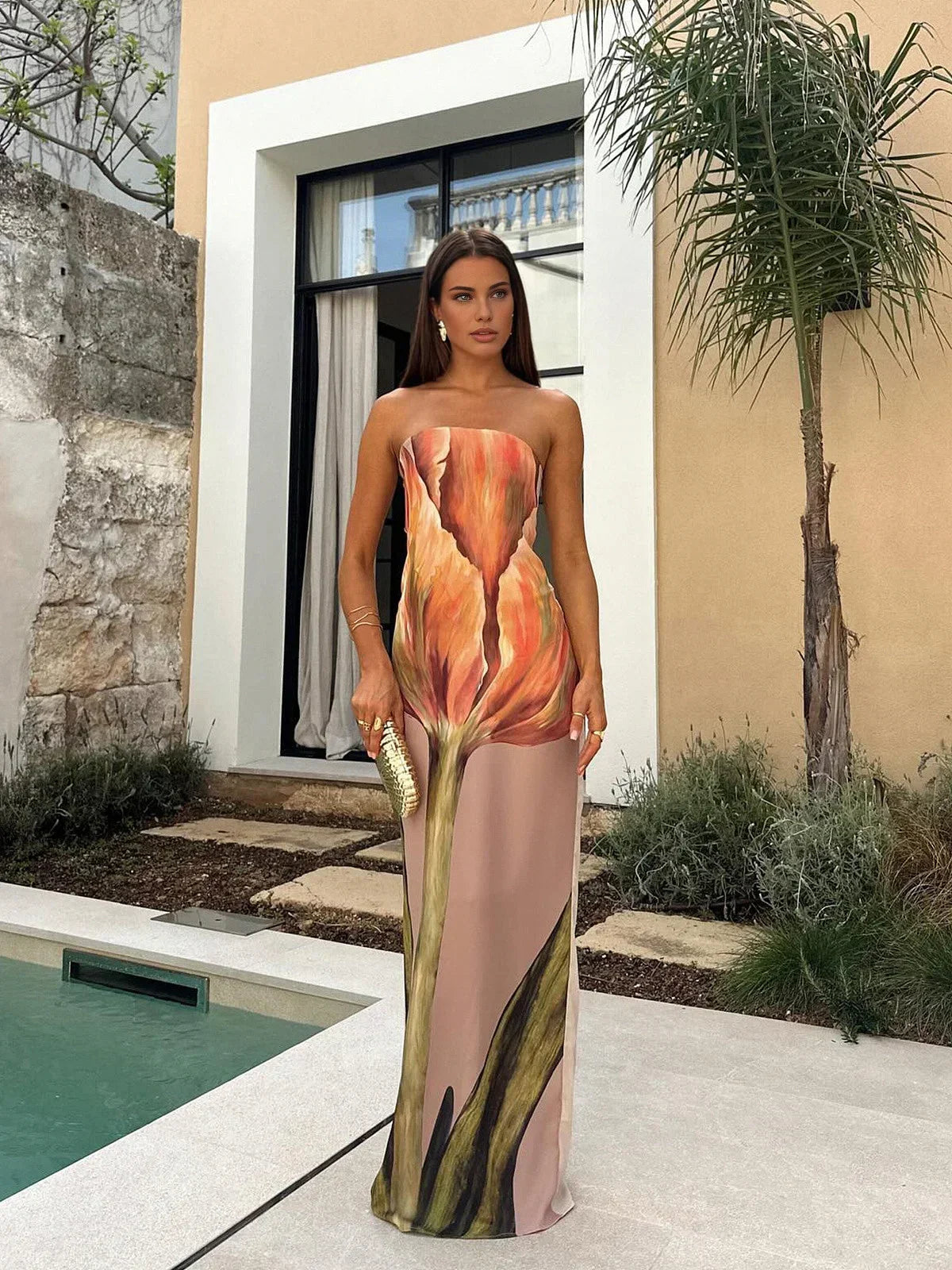 Vestido largo floral sin tirantes con estampado naranja