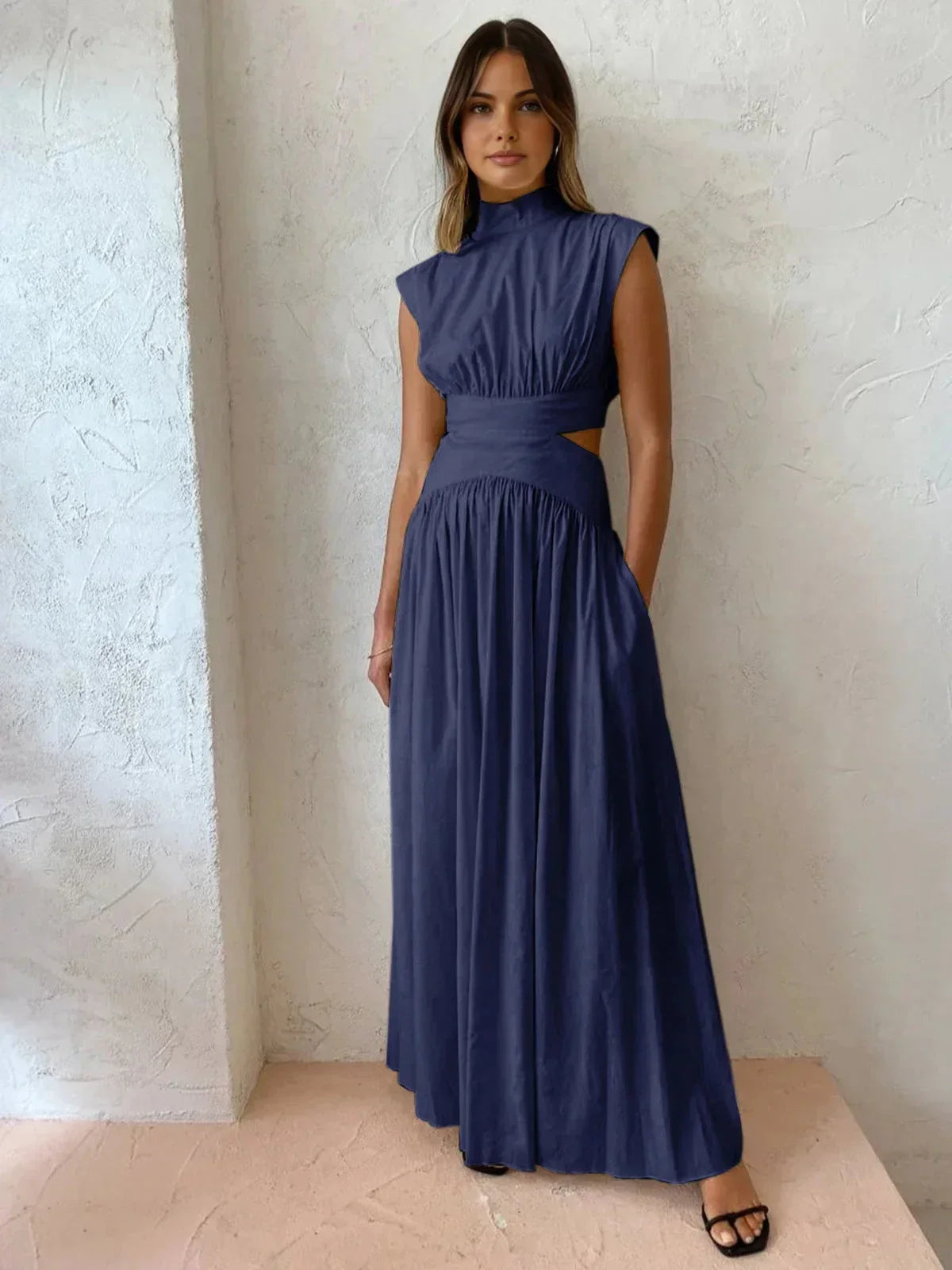 Vestido largo mujer de cuello alto con recortes elegantes