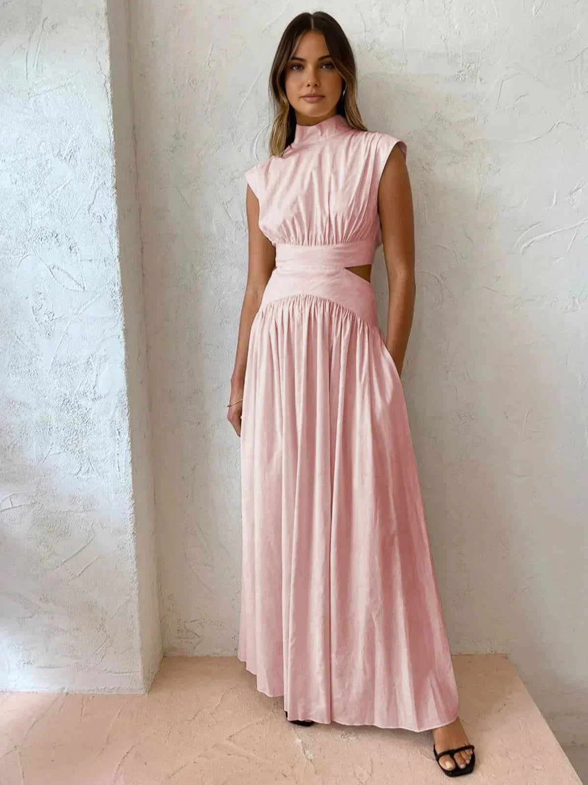 Vestido largo mujer de cuello alto con recortes elegantes
