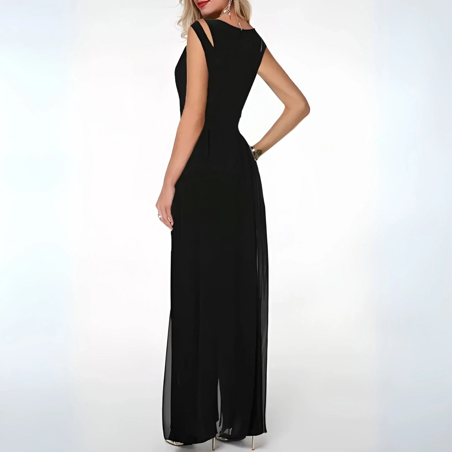 Vestido largo de noche sin mangas con recortes elegantes