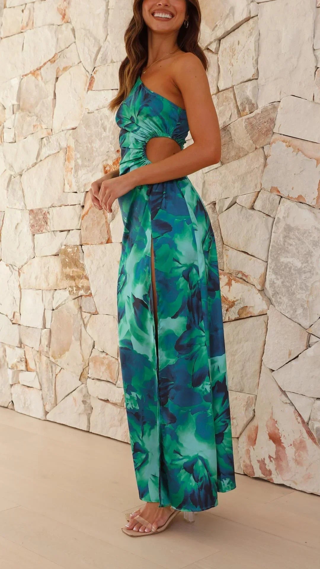 Vestido largo verde de un Hombro con abertura floral para noche