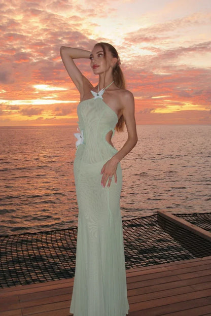 Vestido largo menta con cuello halter con aberturas para fiesta de verano