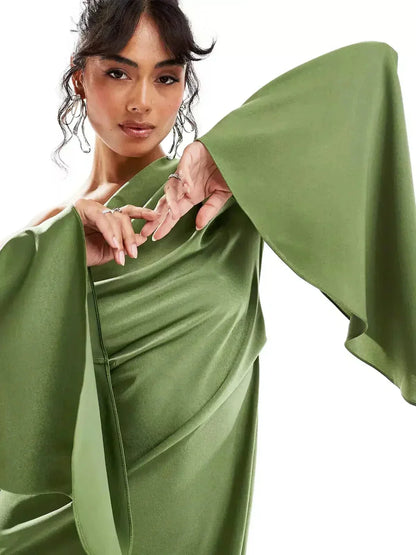 Vestido largo de fiesta satinado verde Hombro descubierto