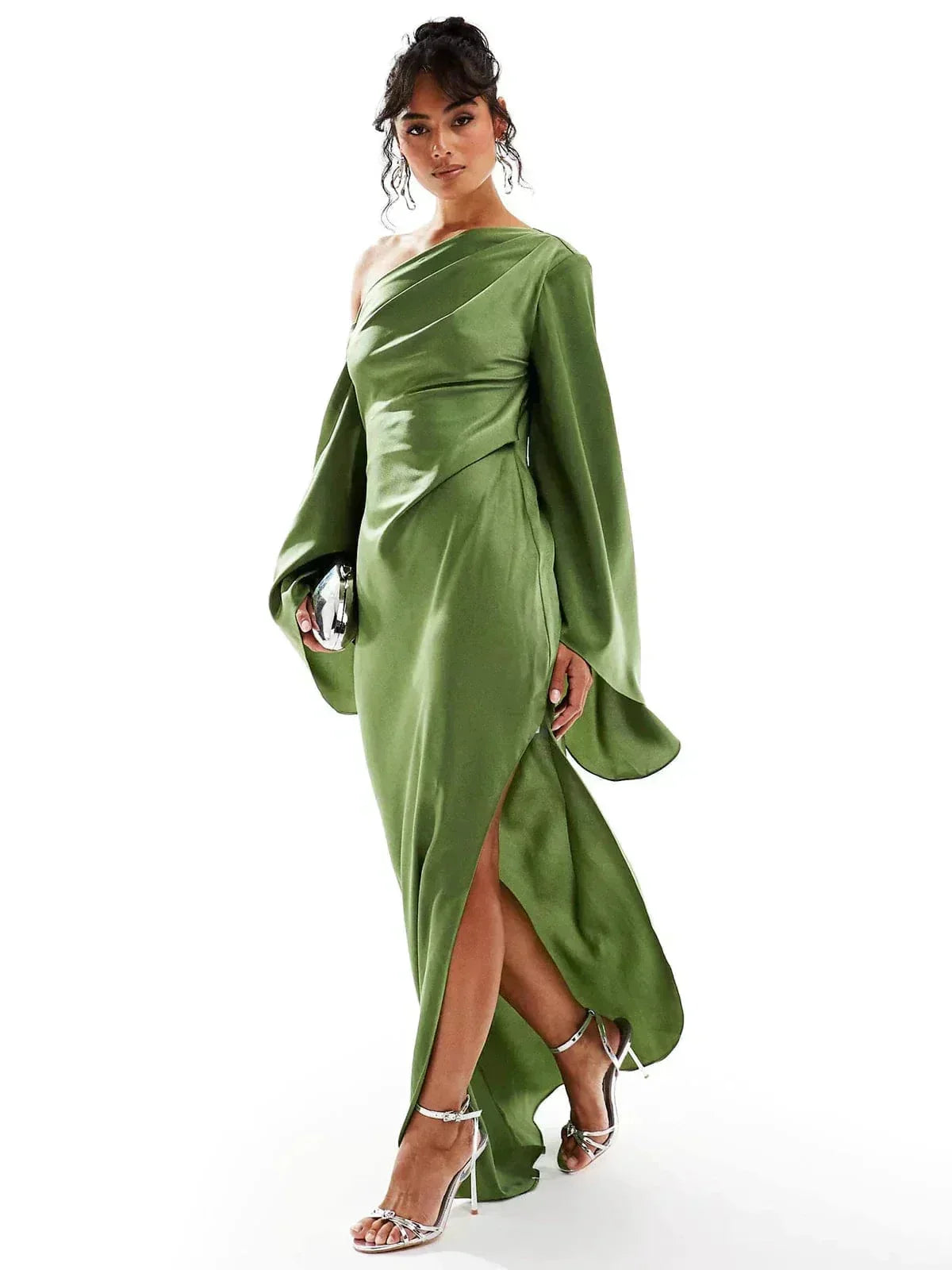 Vestido largo de fiesta satinado verde Hombro descubierto