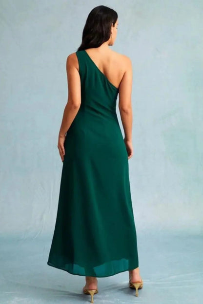 Vestido largo mujer verde con escote asimétrico y abertura