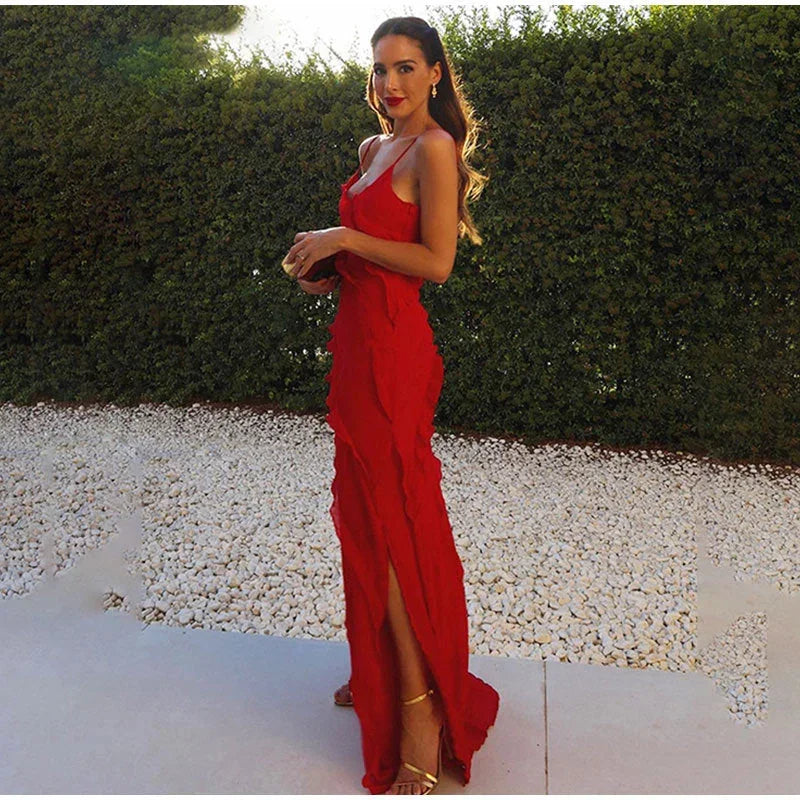 Vestido largo de mujer con volantes asimétricos y tirantes finos