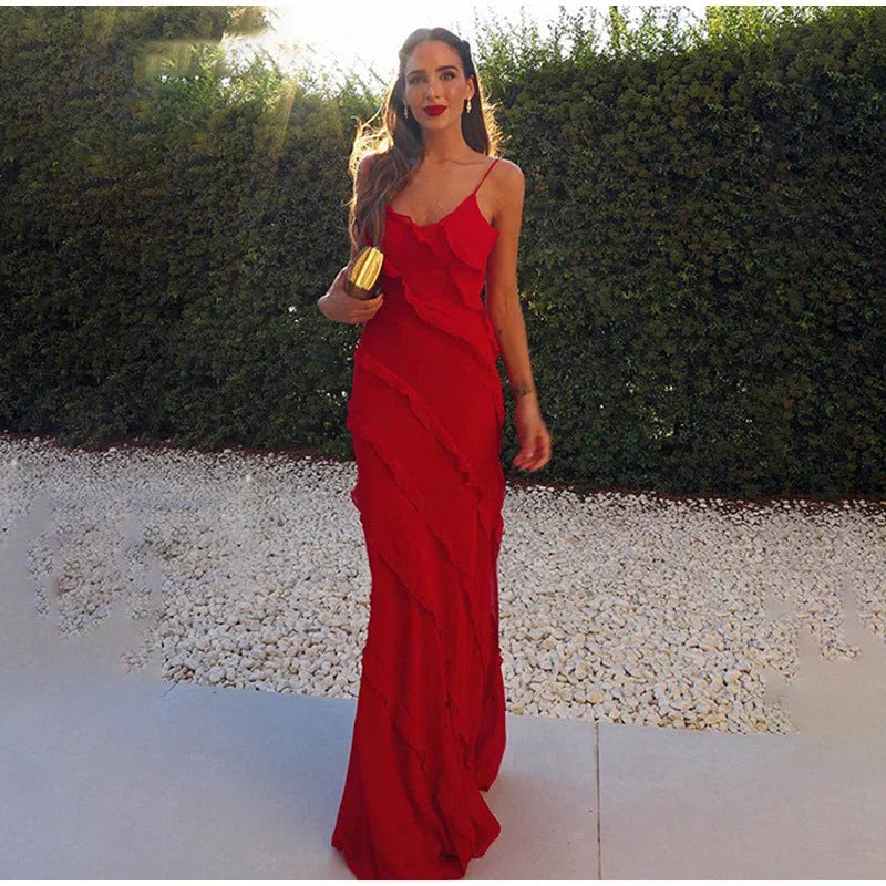 Vestido largo de mujer con volantes asimétricos y tirantes finos
