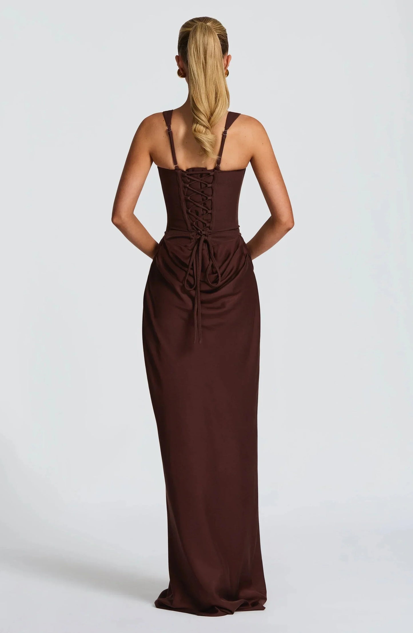 Vestido largo ajustado con espalda descubierta para mujer