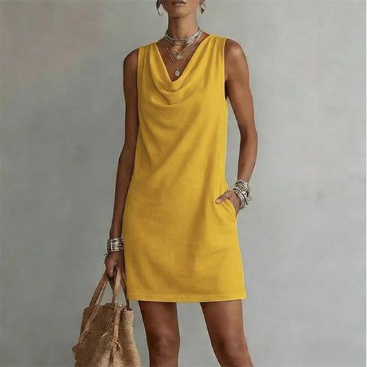 Vestido entallado con cuello barco