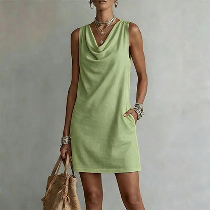 Vestido entallado con cuello barco