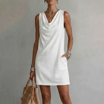 Vestido entallado con cuello barco