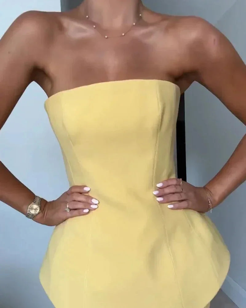 Set bustier amarillo con falda acanalada midi