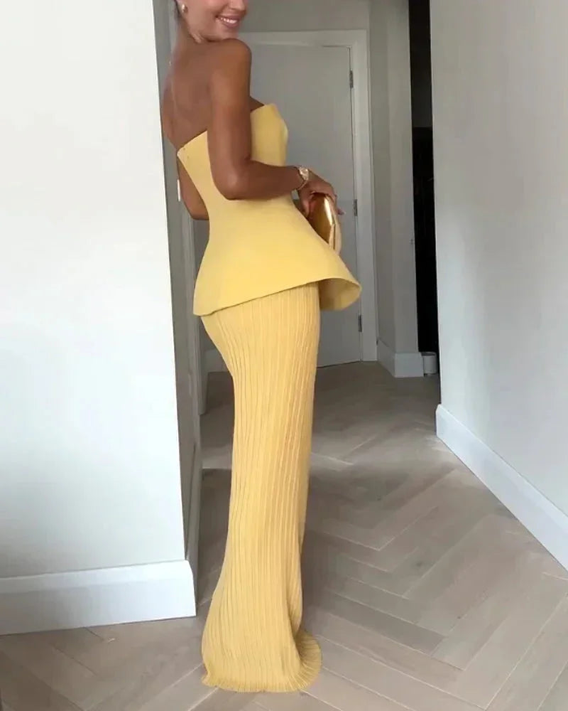 Set bustier amarillo con falda acanalada midi