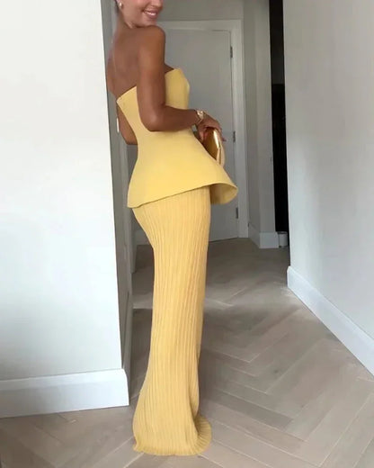 Set bustier amarillo con falda acanalada midi