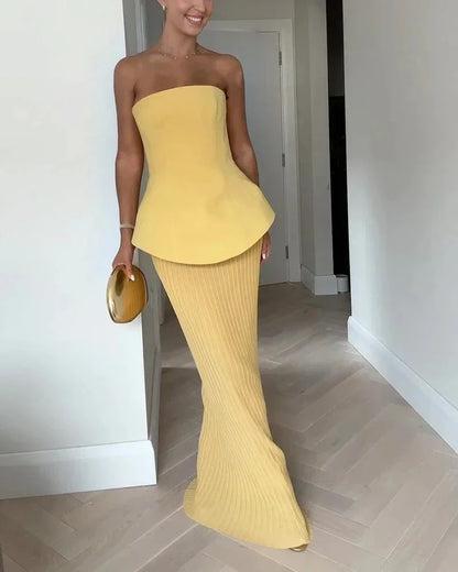 Set bustier amarillo con falda acanalada midi